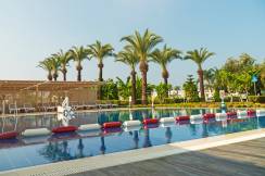 MIRACLE RESORT Pools & Beach